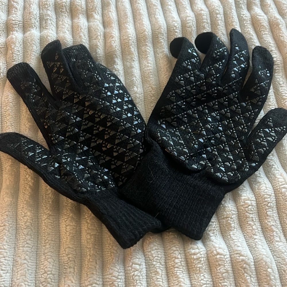 Stylish Black Patterned Gloves